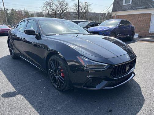2022 Maserati Ghibli Modena Q4