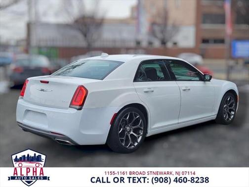 2018 Chrysler 300 Touring