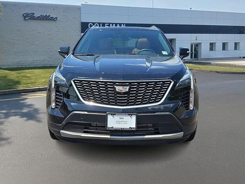 Black Metallic 2022 Cadillac XT4 Premium Luxury