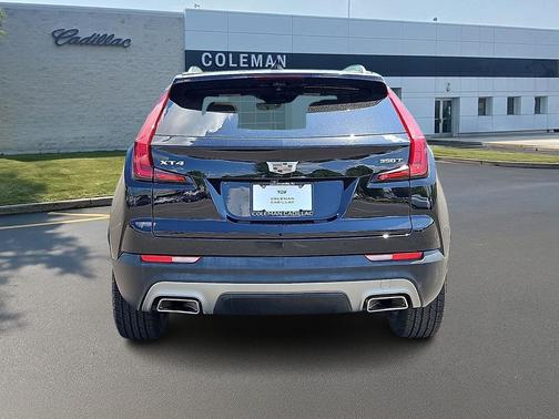 Black Metallic 2022 Cadillac XT4 Premium Luxury