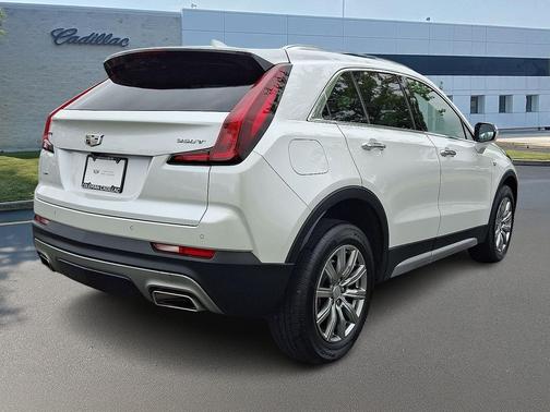 2022 Cadillac XT4 Premium Luxury