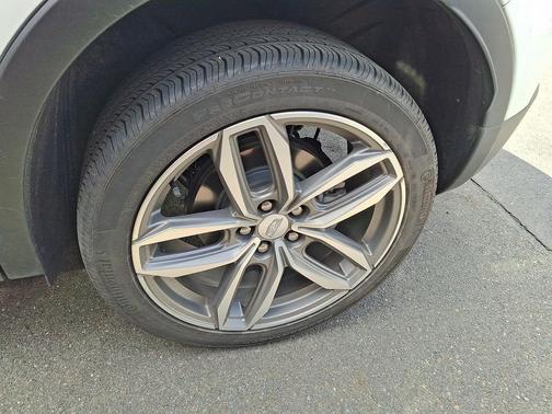 Crystal White Tricoat 2023 Cadillac XT4 Sport