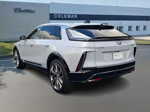 Vibrant White Tricoat 2026 Cadillac LYRIQ Signature Luxury