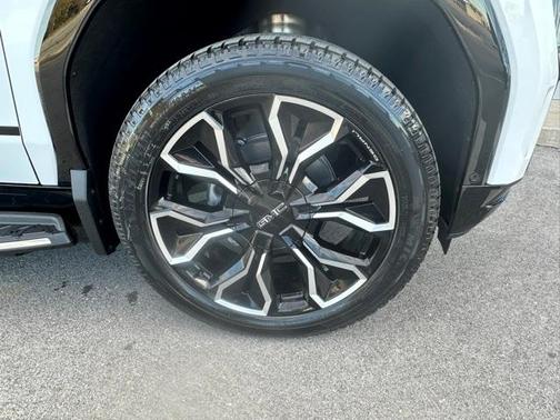 2025 GMC Sierra EV Denali