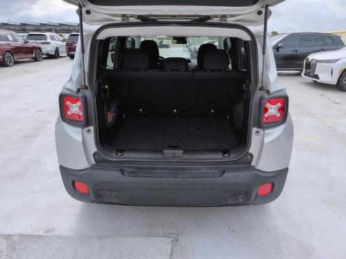 Glacier Metallic 2016 Jeep Renegade Latitude
