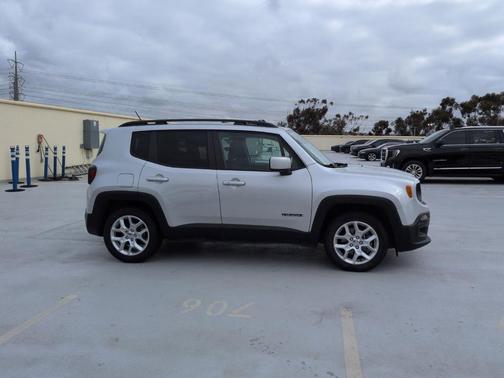 Glacier Metallic 2016 Jeep Renegade Latitude