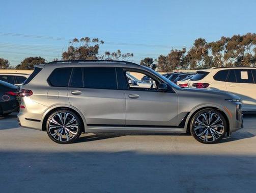 2023 BMW X7 M60i