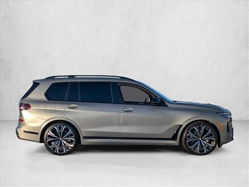 2023 BMW X7 M60i