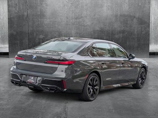 2025 BMW 760 760i xDrive