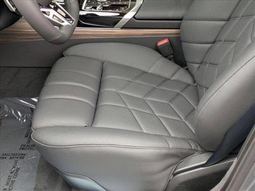 2025 BMW 760 760i xDrive