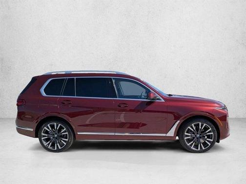 Aventurin Red Metallic 2025 BMW X7 xDrive40i