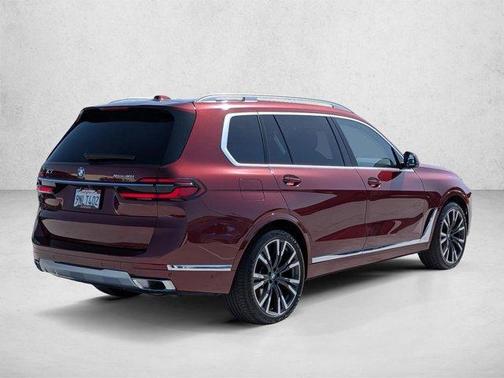 Aventurin Red Metallic 2025 BMW X7 xDrive40i