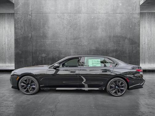 2025 BMW 740 i