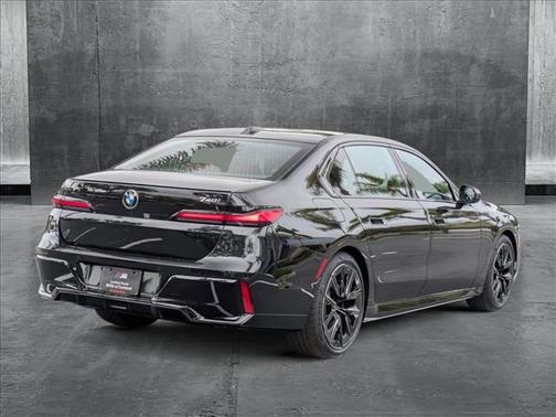 2025 BMW 740 i