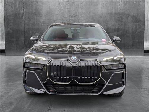 2025 BMW 740 i