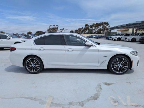Mineral White Metallic 2023 BMW 530e 530e