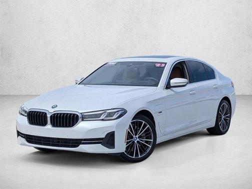 Mineral White Metallic 2023 BMW 530e 530e