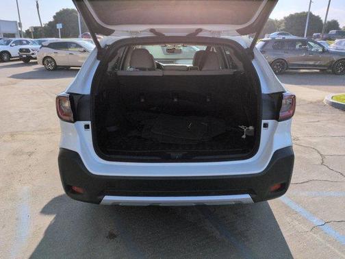 Crystal White Pearl 2025 Subaru Outback Limited