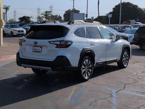 Crystal White Pearl 2025 Subaru Outback Limited