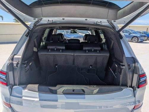 Gray Metallic 2023 BMW X7 xDrive40i