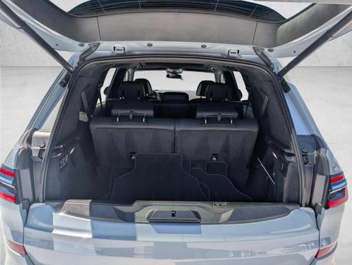 Gray Metallic 2023 BMW X7 xDrive40i