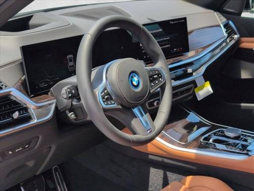 Mineral White Metallic 2026 BMW X5 PHEV xDrive50e