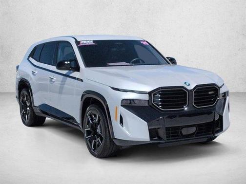 Mineral White Metallic 2025 BMW XM Base
