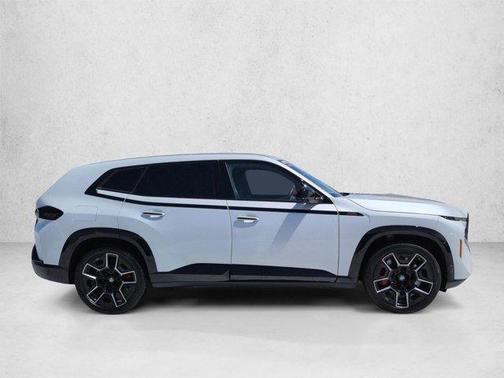 Mineral White Metallic 2025 BMW XM Base