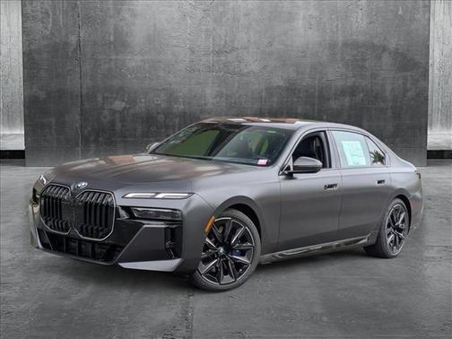 2025 BMW 740 i