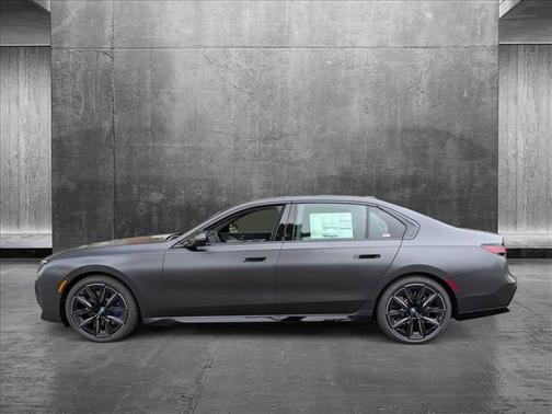 2025 BMW 740 i