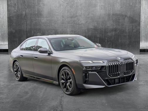 2025 BMW 740 i