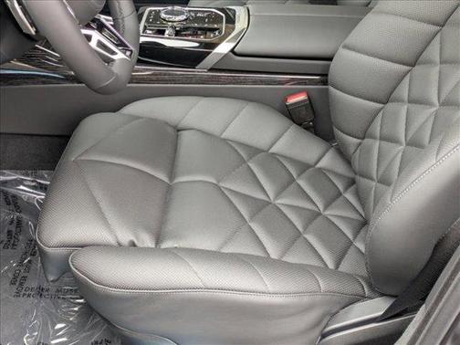 2025 BMW 740 i