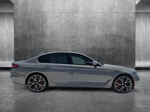 2022 BMW 540 i