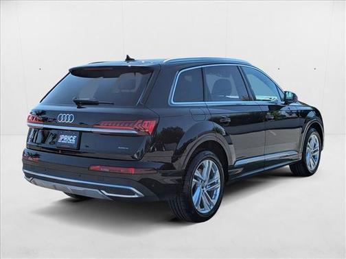 2022 Audi Q7 55 Premium Plus