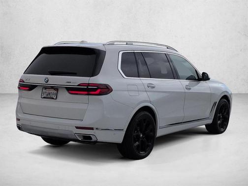 Alpine White 2025 BMW X7 xDrive40i