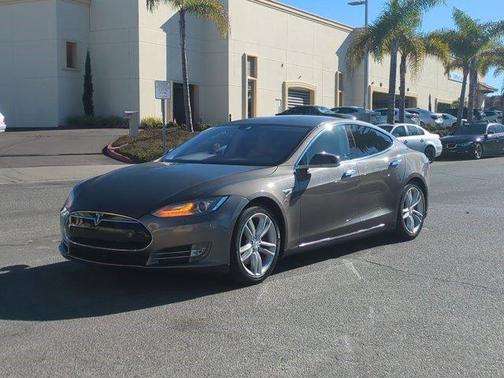 2015 Tesla Model S 85D