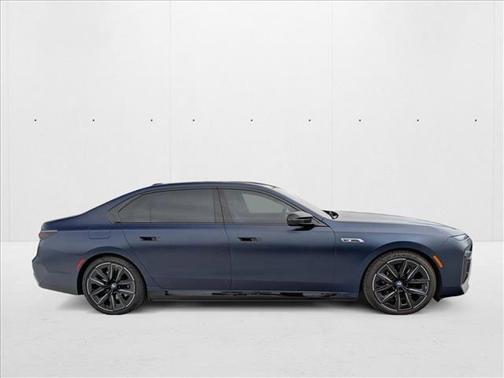2024 BMW i7 M70
