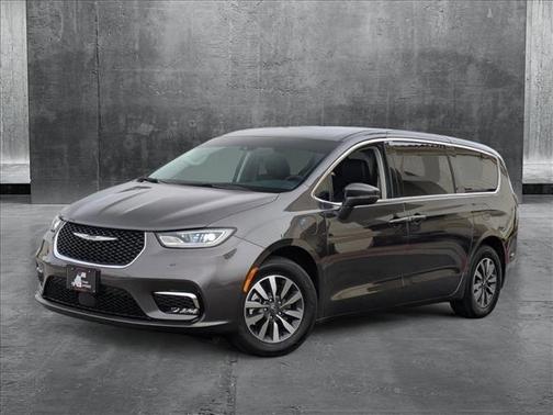 2022 Chrysler Pacifica Hybrid Touring L
