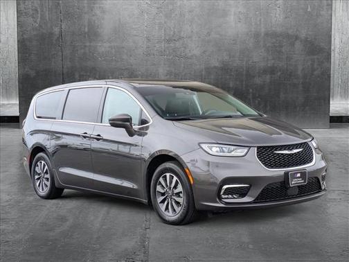 2022 Chrysler Pacifica Hybrid Touring L
