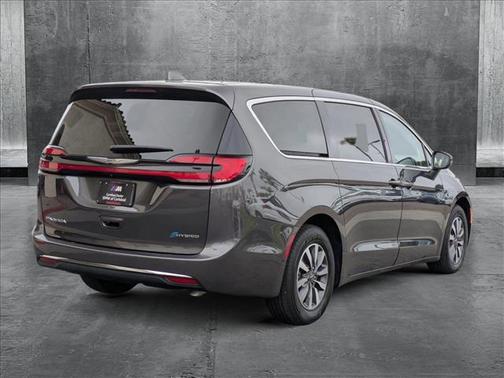 2022 Chrysler Pacifica Hybrid Touring L