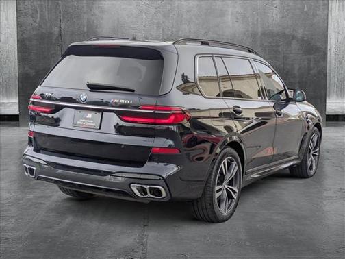 2025 BMW X7 M60i