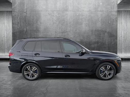2025 BMW X7 M60i