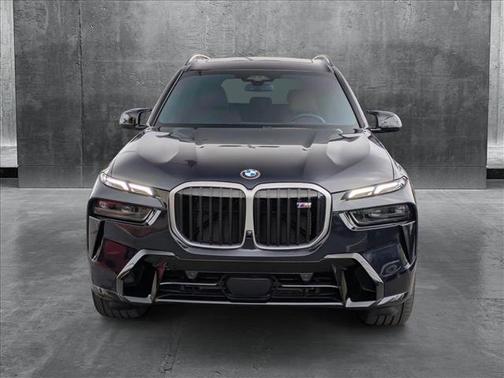 2025 BMW X7 M60i