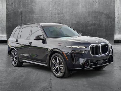 2025 BMW X7 M60i