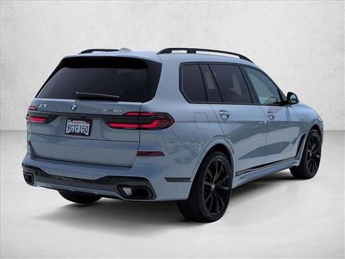 Gray Metallic 2024 BMW X7 xDrive40i