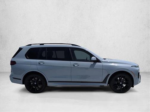 Gray Metallic 2024 BMW X7 xDrive40i