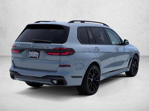 Gray Metallic 2024 BMW X7 xDrive40i