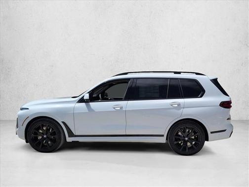 Alpine White 2026 BMW X7 xDrive40i