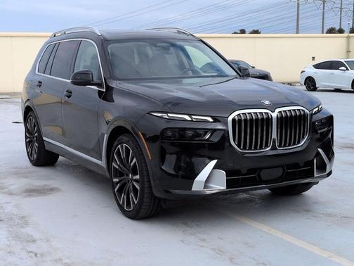 Black Sapphire Metallic 2024 BMW X7 xDrive40i