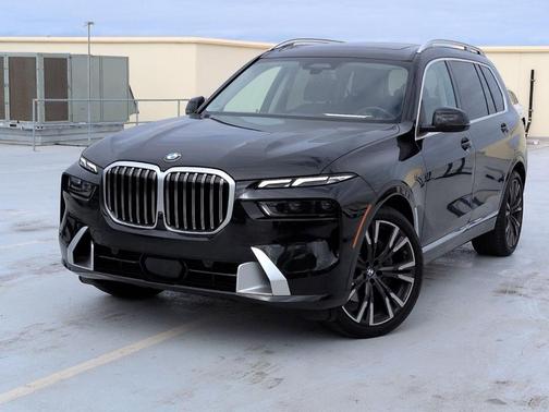 Black Sapphire Metallic 2024 BMW X7 xDrive40i